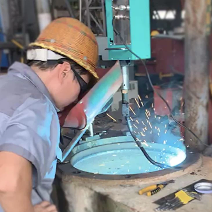 Hordozható furatos hegesztőkészülék